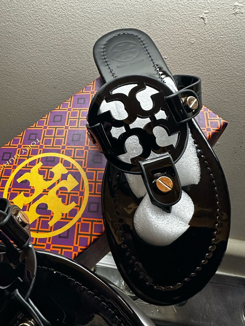 Tory Burch Girls Black Patent Logo Thong Sandals with Gold Accent - Picture 2 of 5